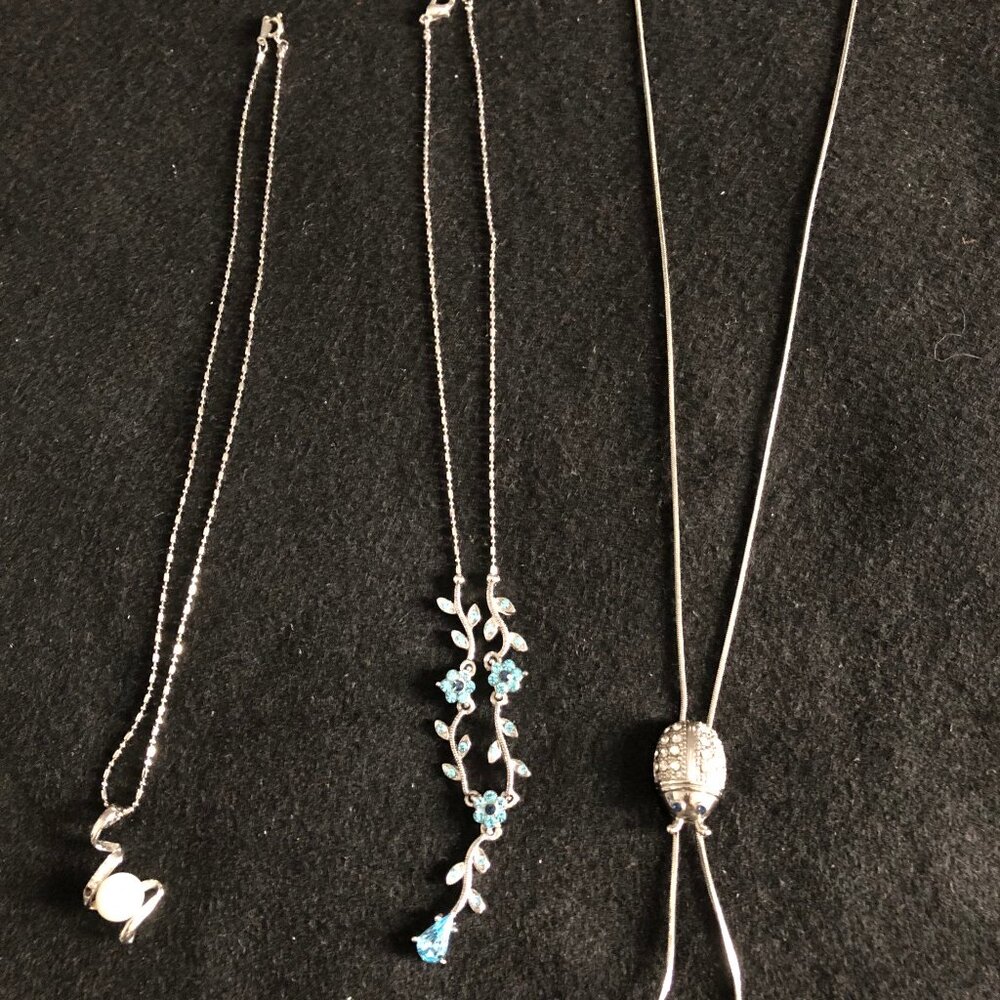 3 Pre-loved women's necklace silver tone chain with pendent very good condition